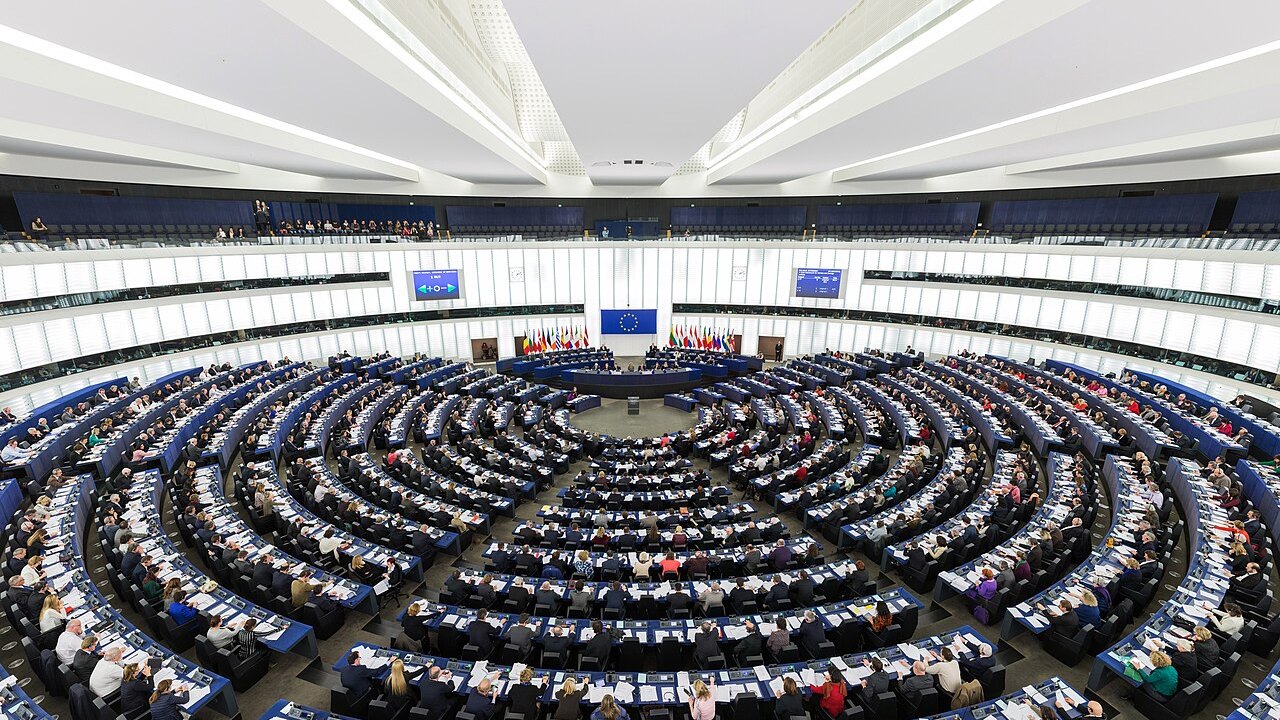 세계 최초의 AI 법이 한 발 물러섰다 : EU 디지털 옴니버스의 속내