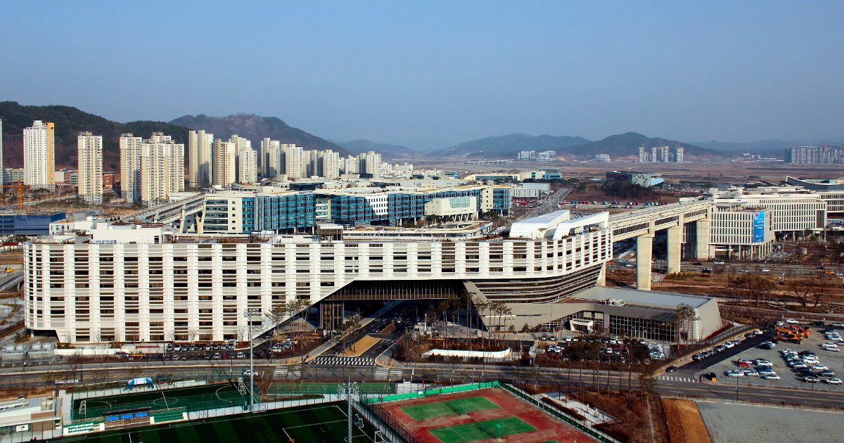 정부세종청사. 독자 AI 파운데이션 모델 프로젝트를 주관하는 과학기술정보통신부가 이곳에 있습니다.