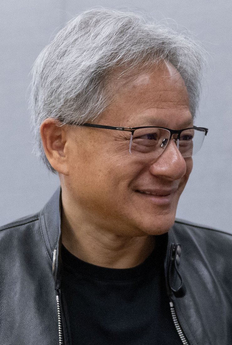 엔비디아의 CEO 젠슨 황이 검은 가죽 재킷 차림으로 발언하는 모습